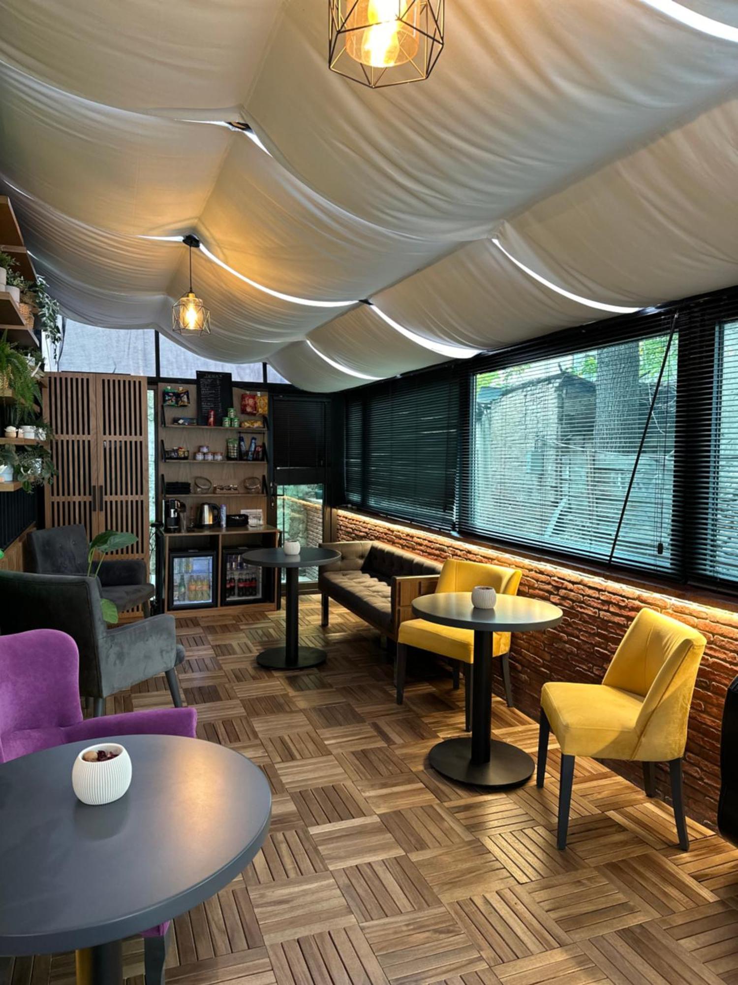 Hotel Adora Tbilisi Buitenkant foto